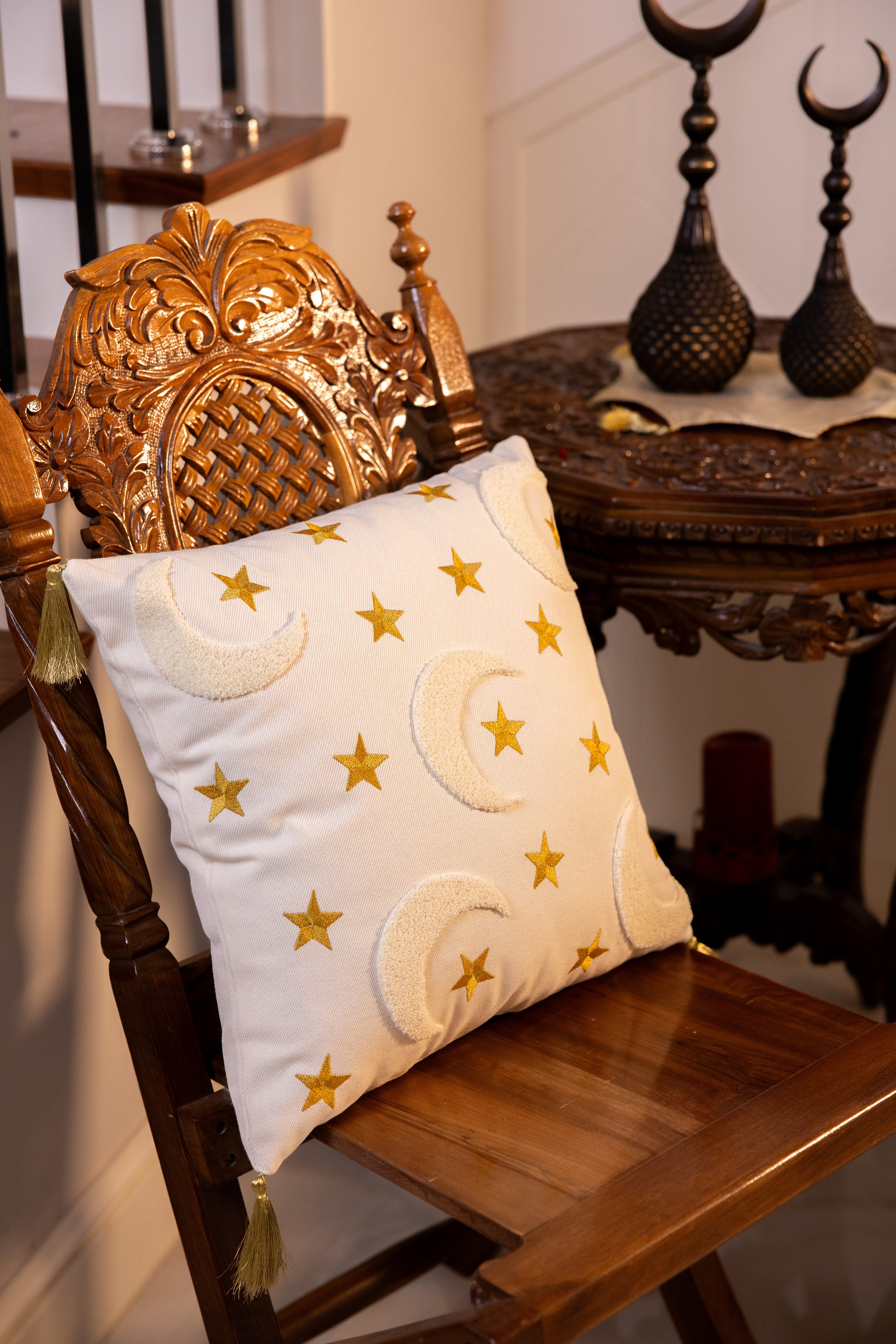 Safi Dekoratif Nakışlı Kırlent Kılıfı (45x45)