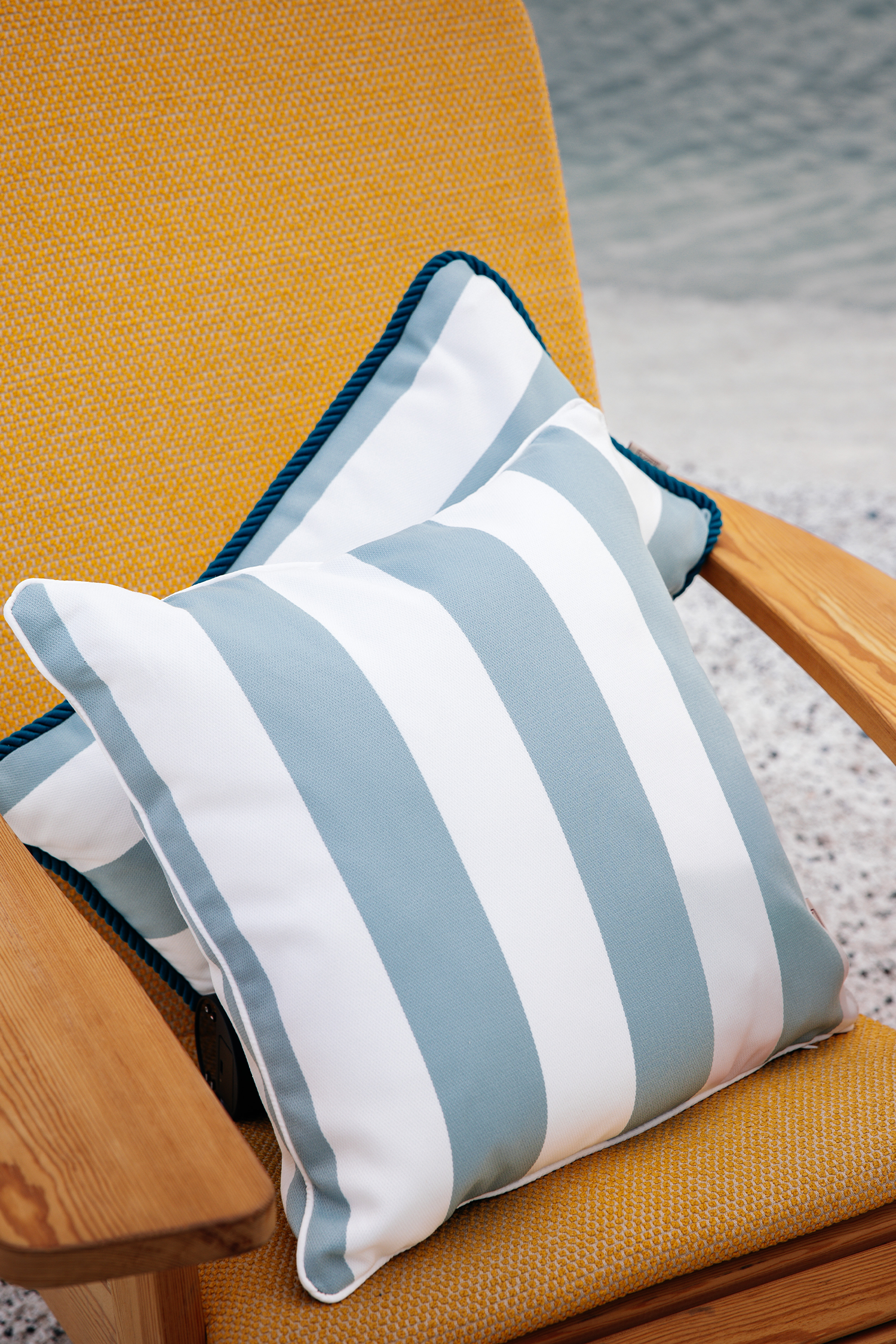 MARINE STRIPE AQUA BEYAZ BİYELİ 45X45 KIRLENT KILIFI